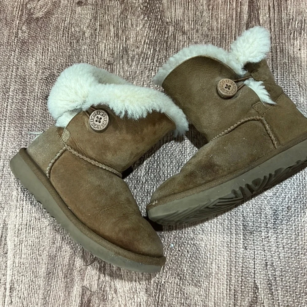 Girls Ugg Australia Bailey Button Boots